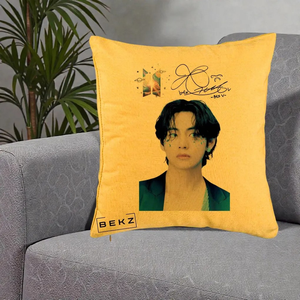 Perna Personalizata K-pop BTS V Taehyung Portret cu Autograf, 40x40 cm, Galben, Husa Detasabila, Perna Inclusa, BEKZ®