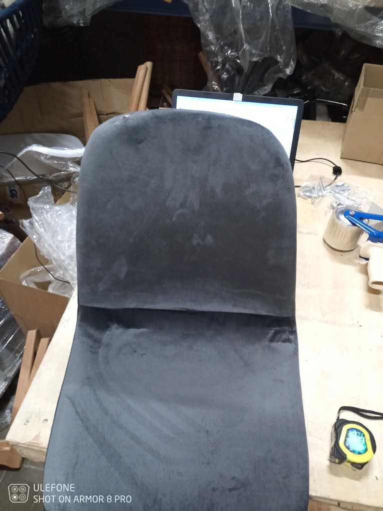 OFERTA Scaun din catifea gri inchis COMO cu picioare negre, calitatea a II-a