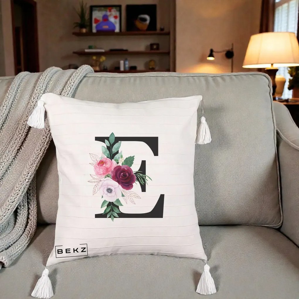 Cadou Personalizat - Perna Personalizata Monograma Florala Litera E, 40x40 cm, Bej cu Franjuri, Husa Detasabila, Perna Inclusa, BEKZ®