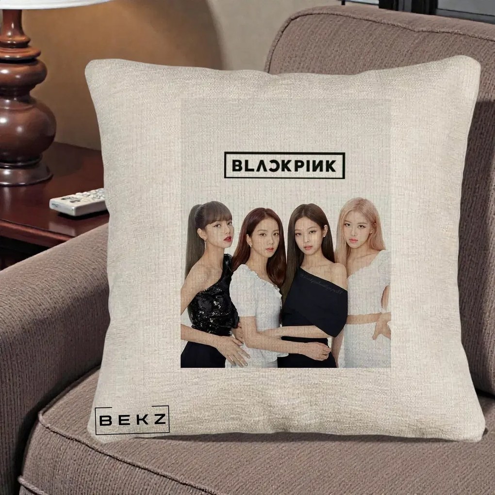 Perna Personalizata K-pop BLACKPINK Foto Grup-Negru, 40x40 cm, Bej Canapea, Husa Detasabila, Perna Inclusa, BEKZ®