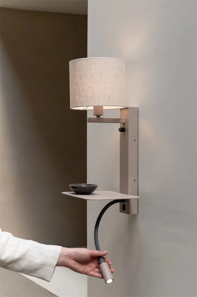 Aplica cu raft si reader LED, port USB si abajur textil in deschis Florence