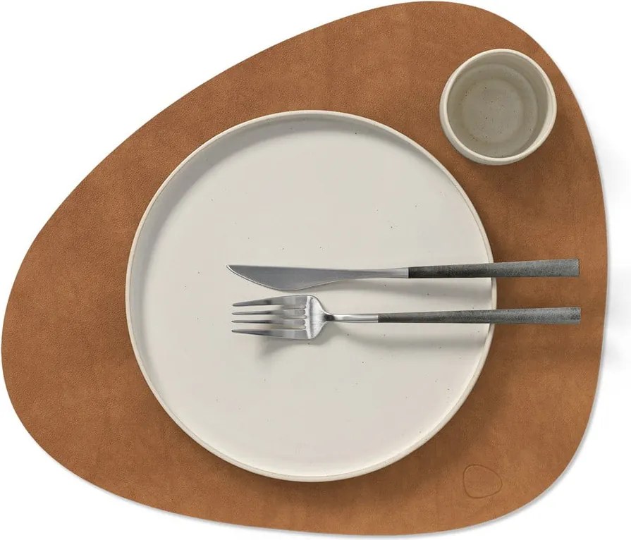 Suport pentru farfurii din piele ecologică 37x44 cm Curve L Nupo – LIND DNA