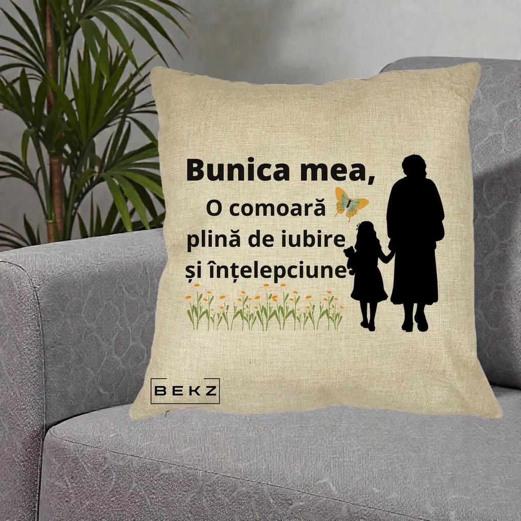 Cadou pentru Bunica - Perna Personalizata Bunica Mea Comoara Iubire Intelepciune Varianta Extinsa, 40x40 cm, Crem, Husa Detasabila, Perna Inclusa, BEKZ®