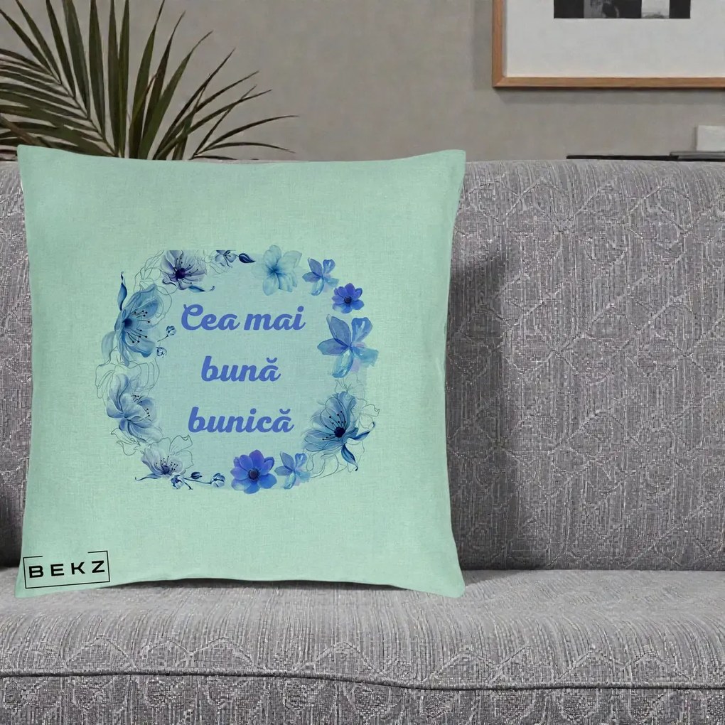 Cadou pentru Bunica - Perna Personalizata Cea Mai Buna Bunica Coronita Flori Albastre Acuarela, 40x40 cm, Verde Menta, Husa Detasabila, Perna Inclusa, BEKZ®