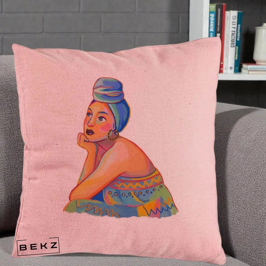 Perna Decorativa Portret Femeie Contemplativa, 40x40 cm, Roz, Husa Detasabila, Perna Inclusa, BEKZ®
