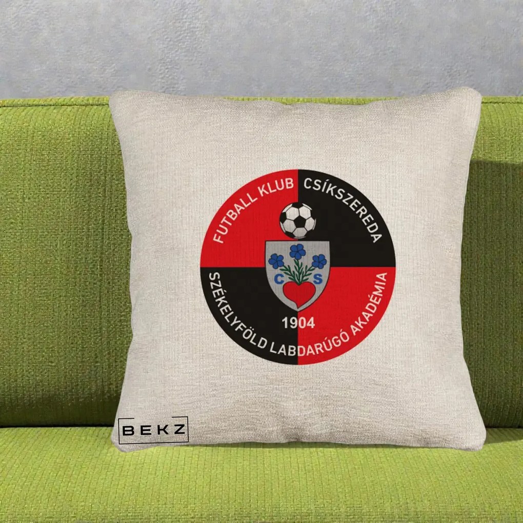 Perna Personalizata FK Csikszereda 1904 Fotbal, 40x40 cm, Bej Canapea, Husa Detasabila, Perna Inclusa, BEKZ®