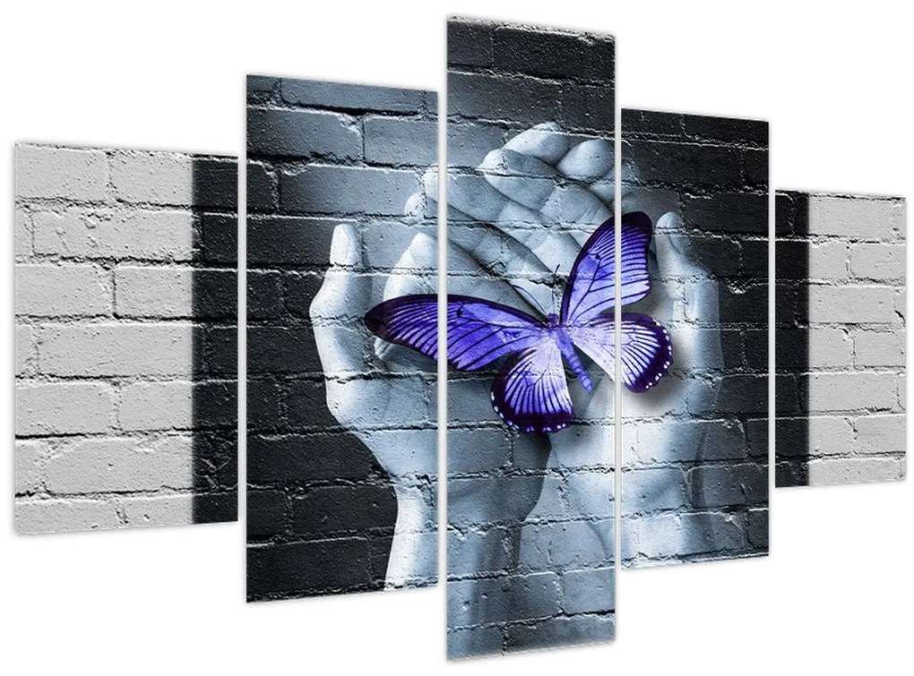 Tablou - Fluture violet pe perete (150x105 cm)