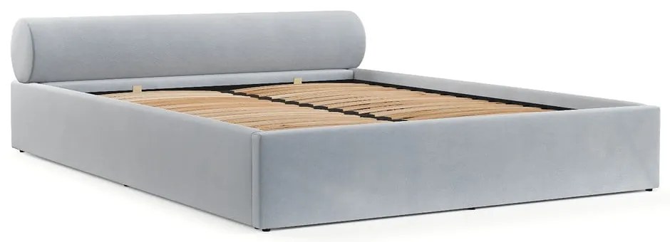 Pat matrimonial gri deschis tapițat cu spațiu de depozitare cu somieră 140x200 cm Solvo – Maison de Rêve