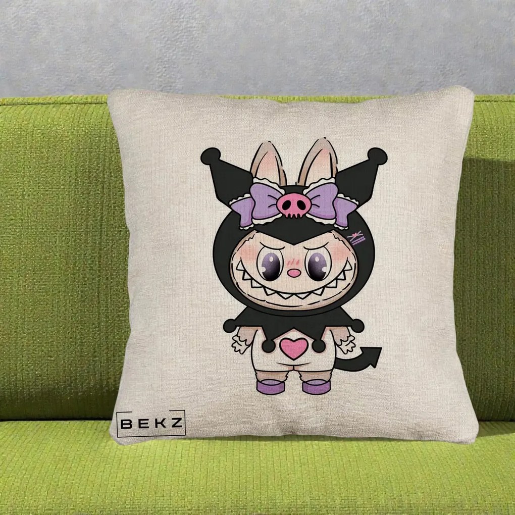Perna Personalizata Labubu x Kuromi, 40x40 cm, Bej Canapea, Husa Detasabila, Perna Inclusa, BEKZ®
