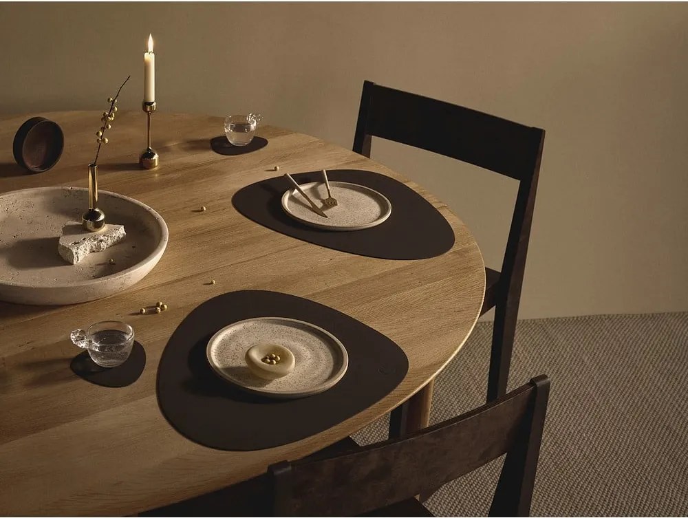 Suport pentru farfurii din piele ecologică 37x44 cm Curve L Nupo – LIND DNA