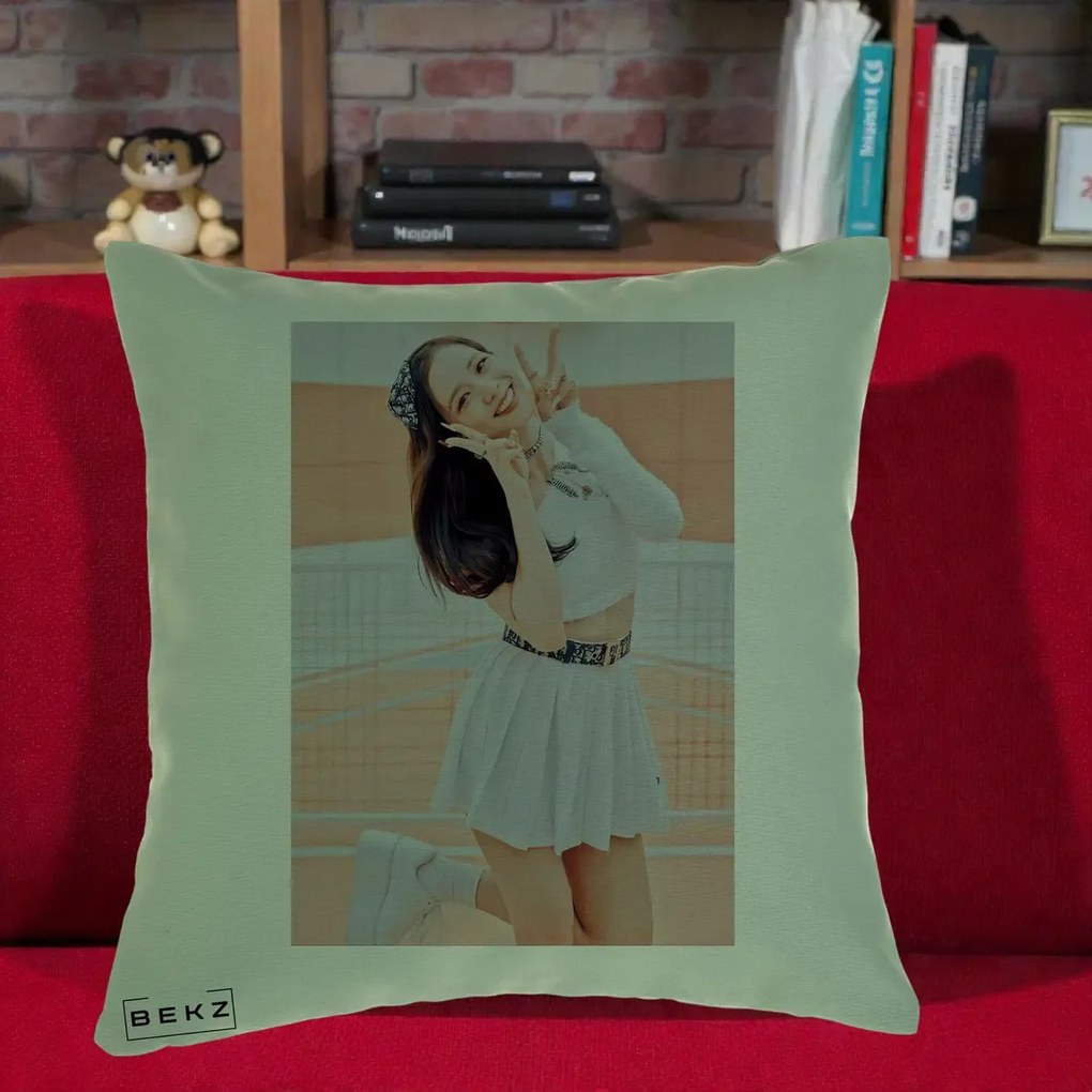 Perna Personalizata K-pop BLACKPINK Nayeon/Jisoo Tenis Alb, 40x40 cm, Verde, Husa Detasabila, Perna Inclusa, BEKZ®
