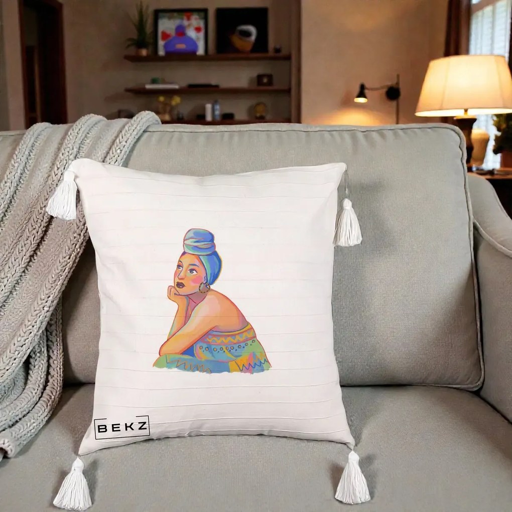 Perna Decorativa Portret Femeie Contemplativa, 40x40 cm, Bej cu Franjuri, Husa Detasabila, Perna Inclusa, BEKZ®