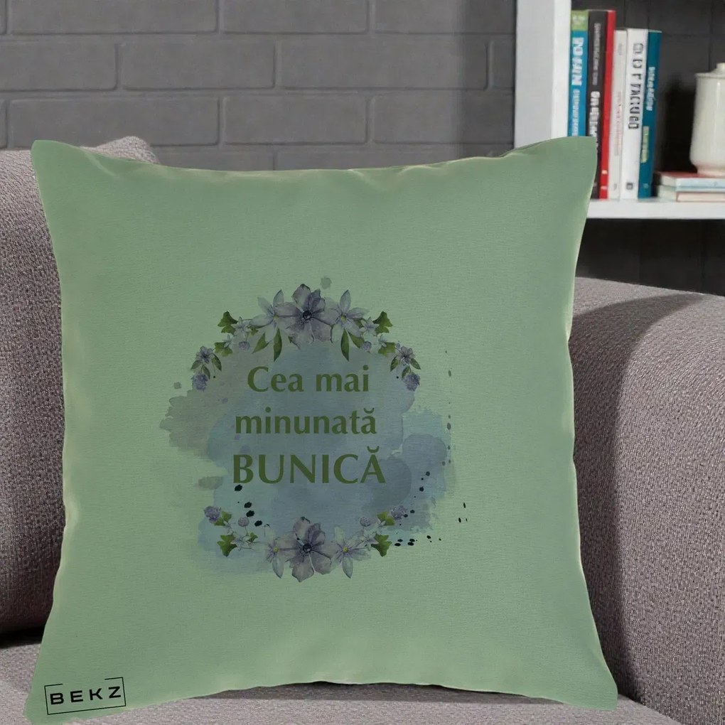 Cadou pentru Bunica - Perna Personalizata Cea Mai Minunata Bunica Flori Mov Acuarela Verde, 40x40 cm, Verde, Husa Detasabila, Perna Inclusa, BEKZ®