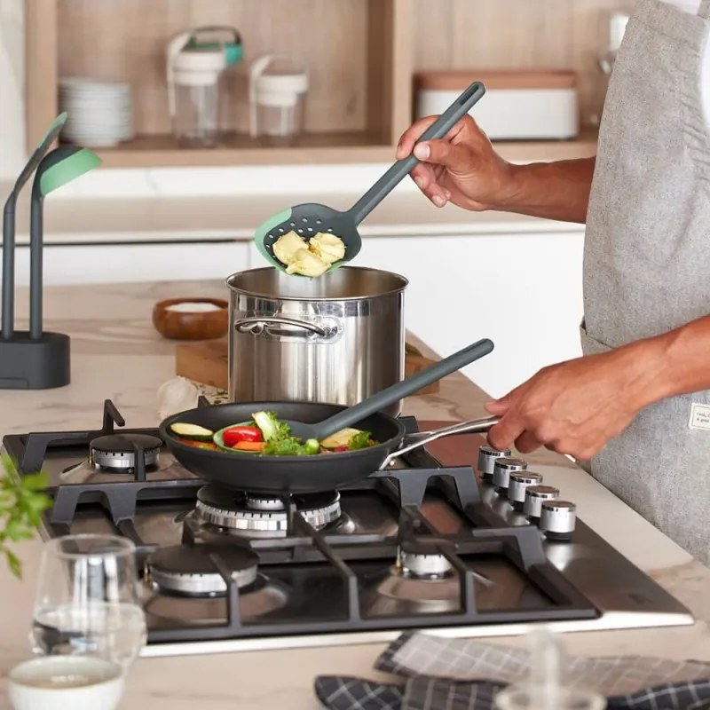 Lingura cu fante Lekue 1010183, 29x6,4x9,5 cm, +4°C/+220°C, Rezistenta la zgarieturi, Rasina poliesterica, Verde