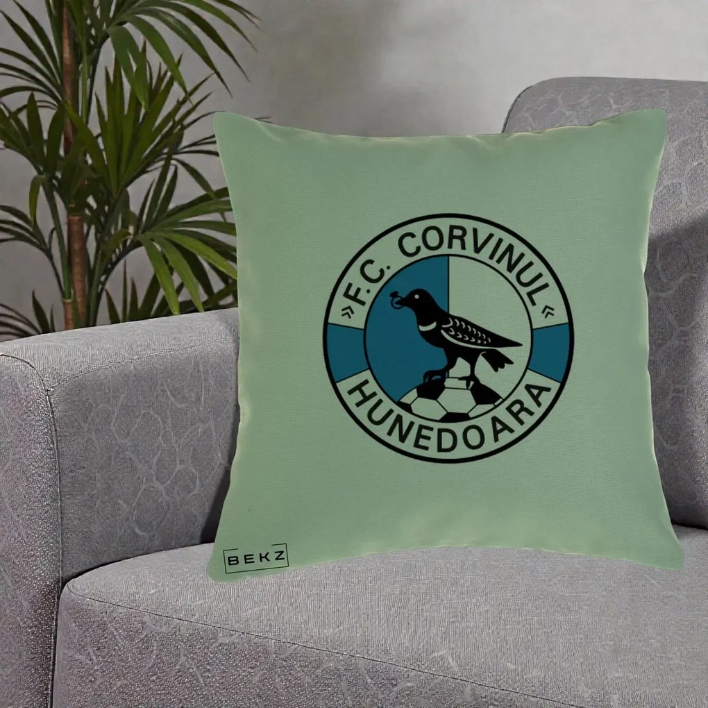 Perna Personalizata FC Corvinul Hunedoara Fotbal, 40x40 cm, Verde, Husa Detasabila, Perna Inclusa, BEKZ®