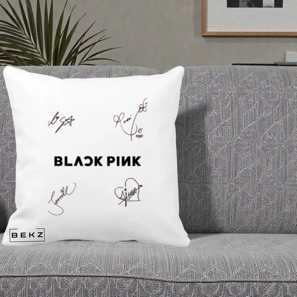 Perna Personalizata K-pop BLACKPINK Tinute Negre Grup Simplu, 40x40 cm, Alba Mata, Husa Detasabila, Perna Inclusa, BEKZ®