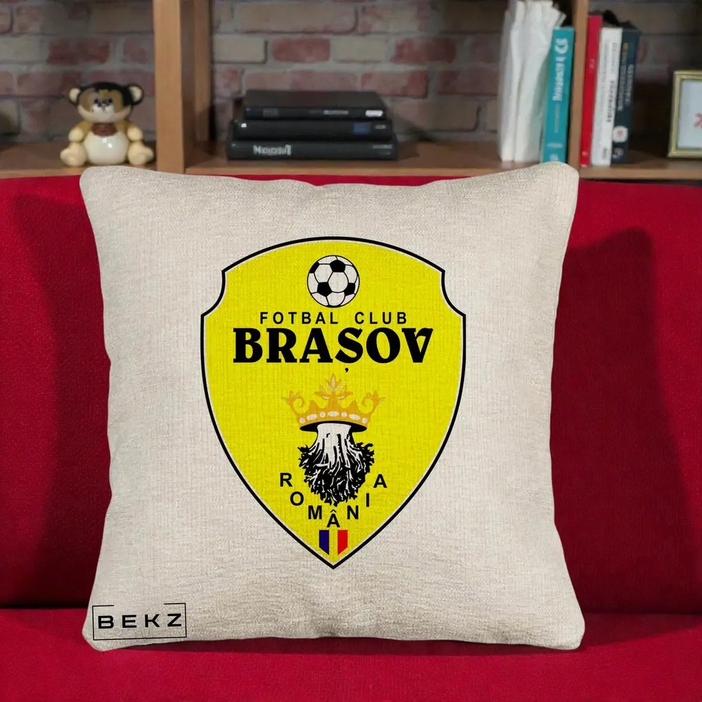 Perna Personalizata FC Brasov Fotbal Romania, 40x40 cm, Bej Canapea, Husa Detasabila, Perna Inclusa, BEKZ®