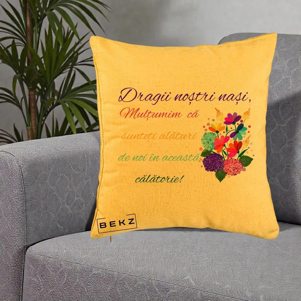Perna personalizata nasi: Dragii nostri nasi, multumim, text colorat, 40x40 cm cu Umplutura, Galben, BEKZ
