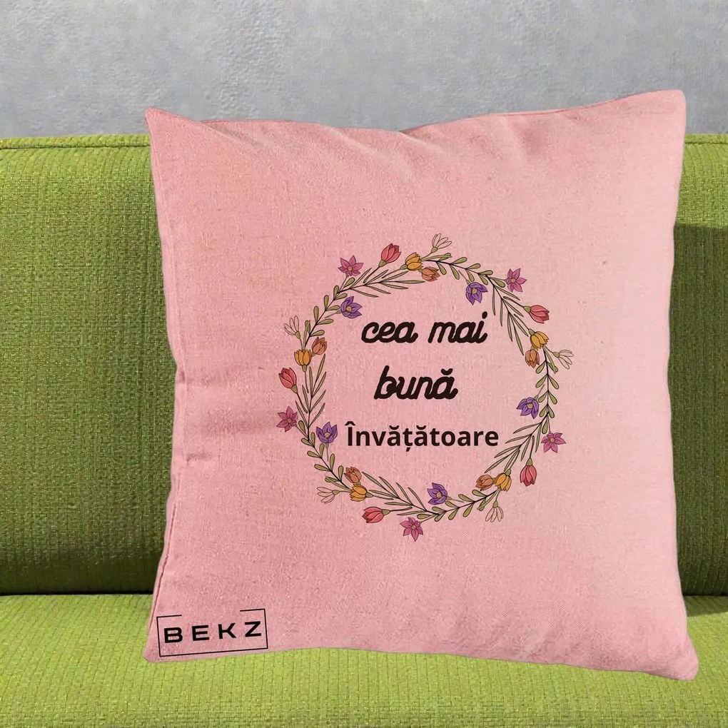 Perna personalizata invatatoare: Cea mai buna invatatoare, flori, 40x40 cm cu Umplutura, Roz, BEKZ