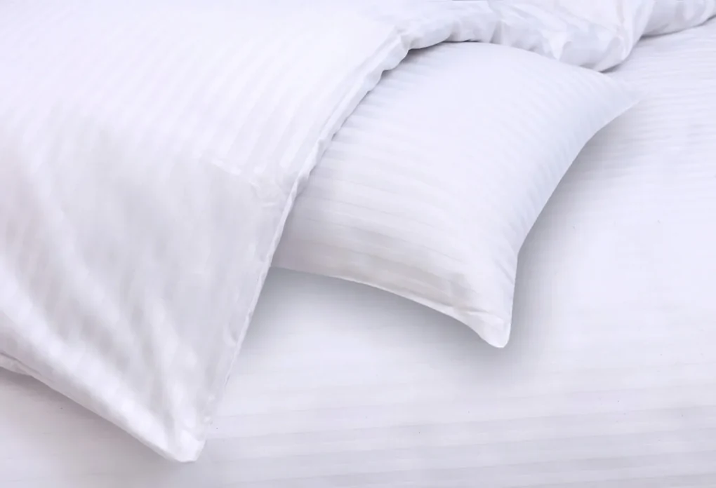 Lenjerie de pat Hotel Line, dubla, 200x220 cm, amestec bumbac, satin, 250 TC, alb, cu dungi 1 cm