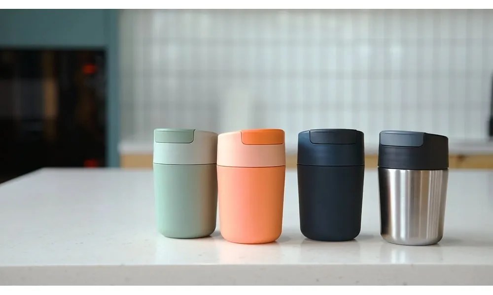 Cană de voiaj argintiu-albastru 340 ml Sipp – Joseph Joseph