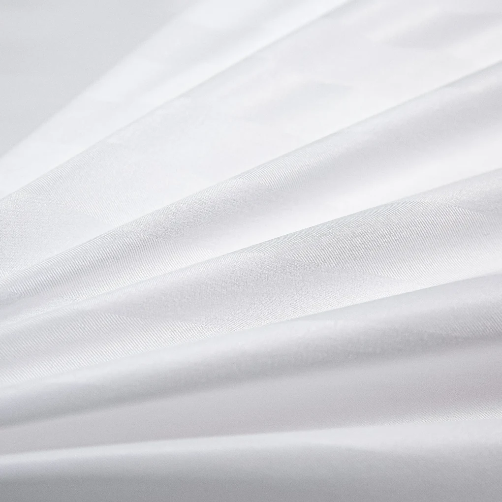 Lenjerie de pat hoteliera din microfibra JASMINE alba - dunga 2 cm Dimensiunile lenjeriei: 70 x 90 cm | 140 x 220 cm
