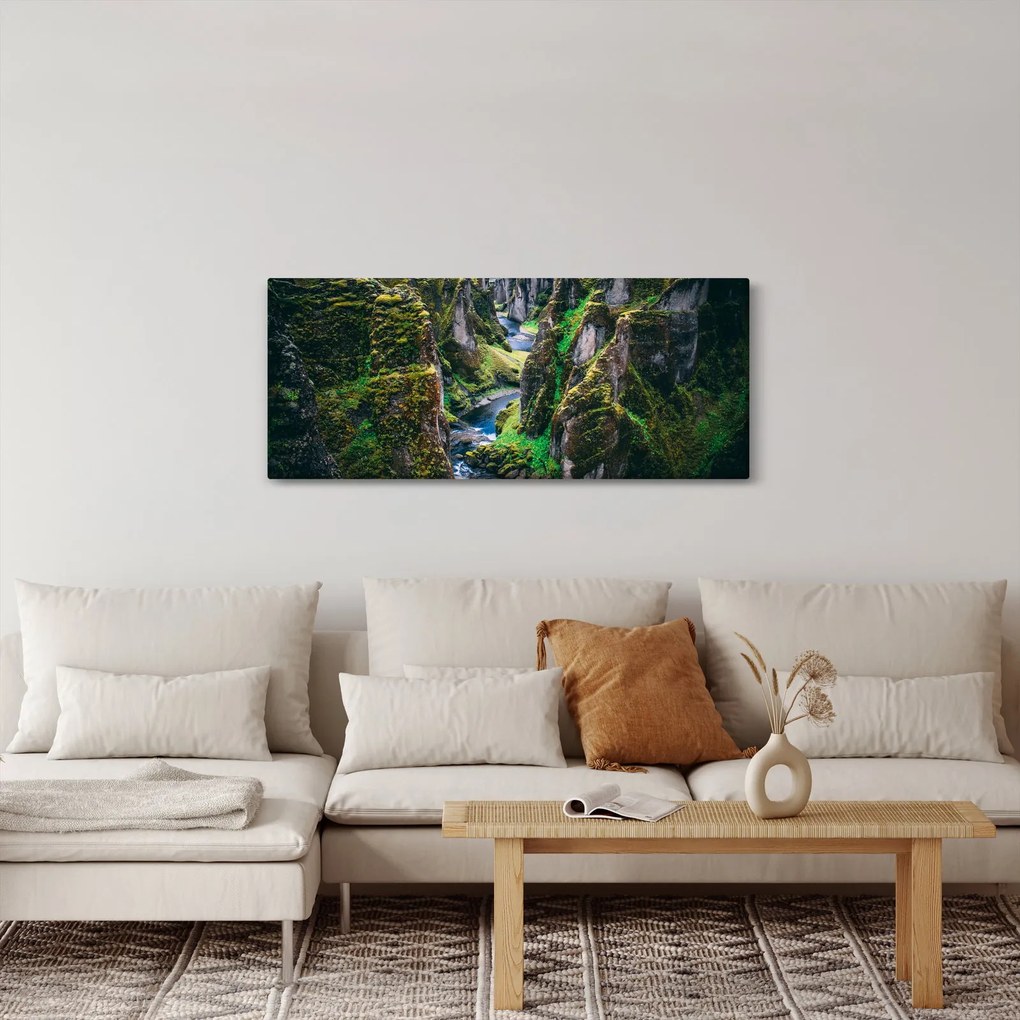 Tablou - Râu într-o vale stâncoasă (120x50 cm)