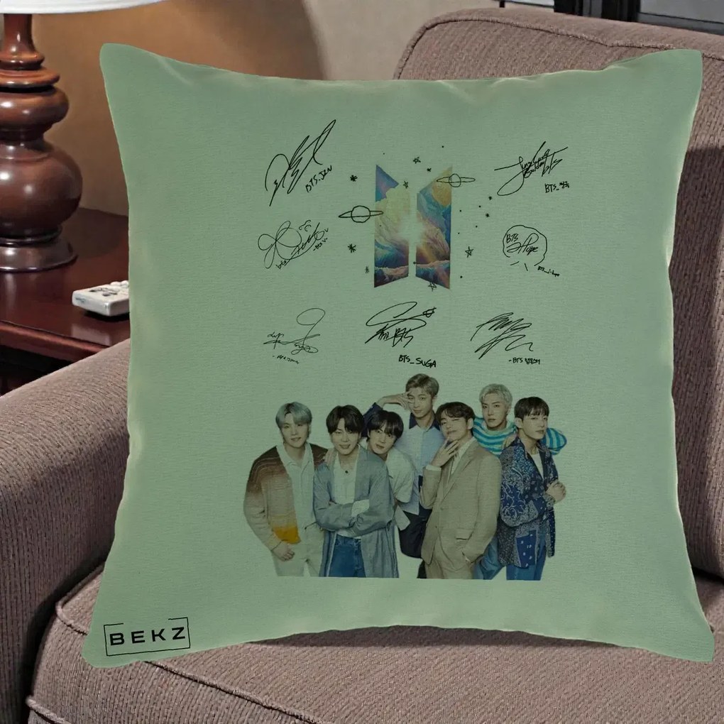Perna Personalizata K-pop BTS Autografe Toti Membrii Fotografie, 40x40 cm, Verde, Husa Detasabila, Perna Inclusa, BEKZ®