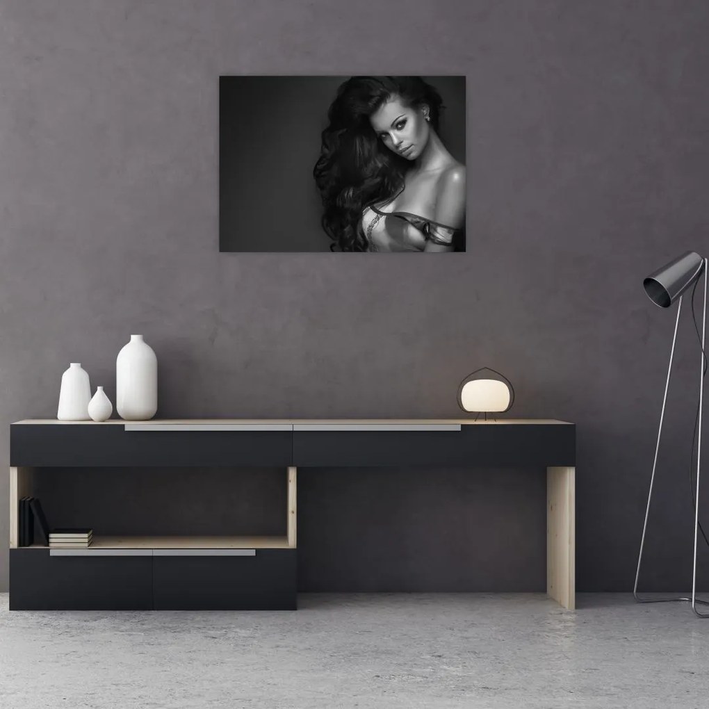 Tablou pe sticlă - Portretul unei femei seducătoare, alb-negru (70x50 cm)
