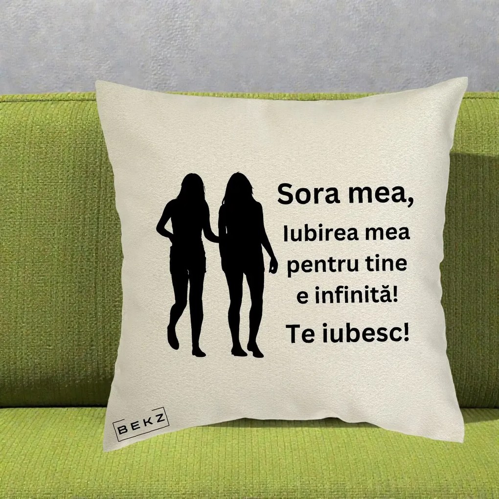 Cadou pentru Sora - Perna Personalizata Sora Mea Te Iubesc Siluete Negre Tinand Maini, 40x40 cm, Ecru, Husa Detasabila, Perna Inclusa, BEKZ®