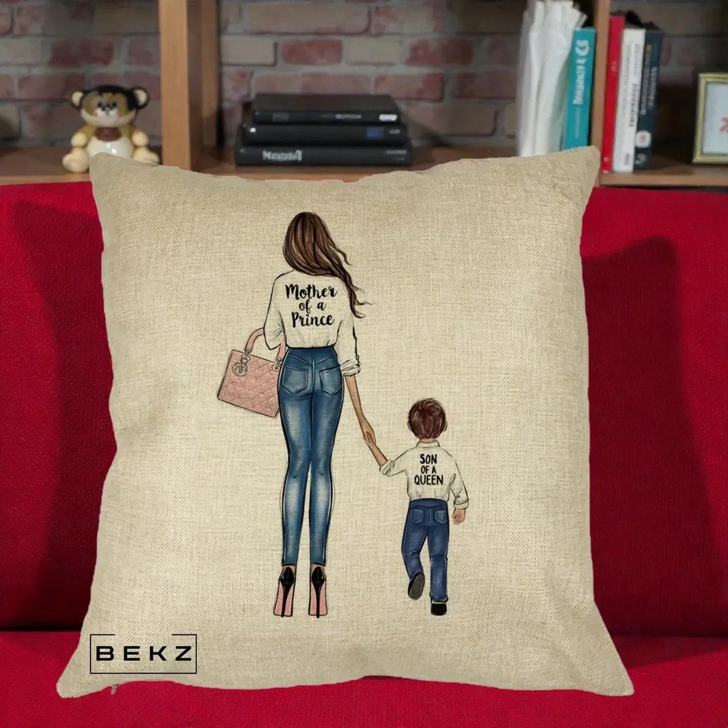 Cadou pentru Mama - Perna Personalizata Patrata Mother of a Prince, 40x40 cm, Crem, Husa Detasabila, Perna Inclusa, BEKZ®