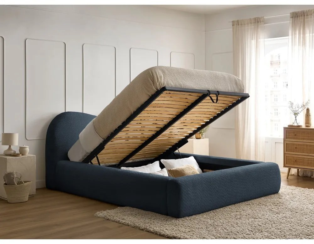 Pat matrimonial albastru închis tapițat cu spațiu de depozitare cu somieră 160x200 cm Orlane – Bobochic Paris