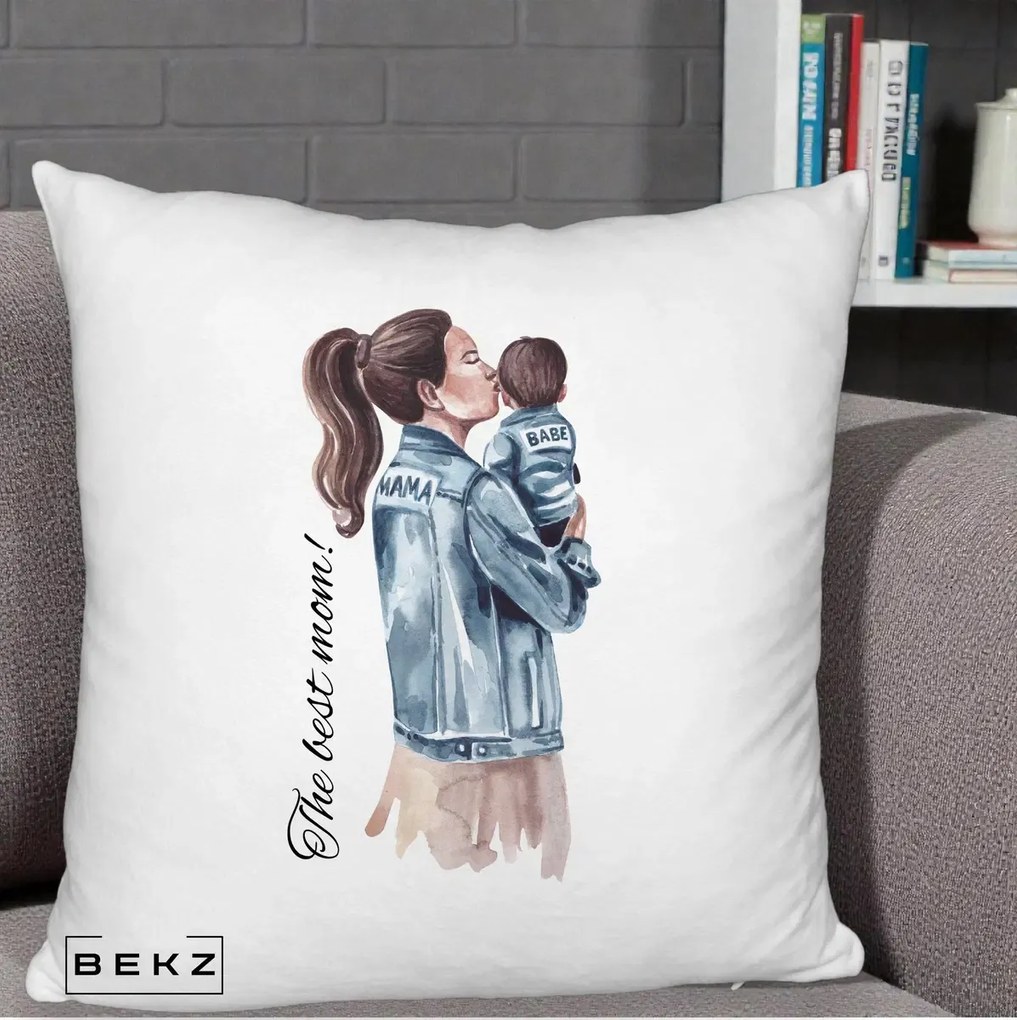 Cadou pentru Mama - Perna Personalizata The Best Mom Jachete, 40x40 cm, Alb Pufos, Husa Detasabila, Perna Inclusa, BEKZ®