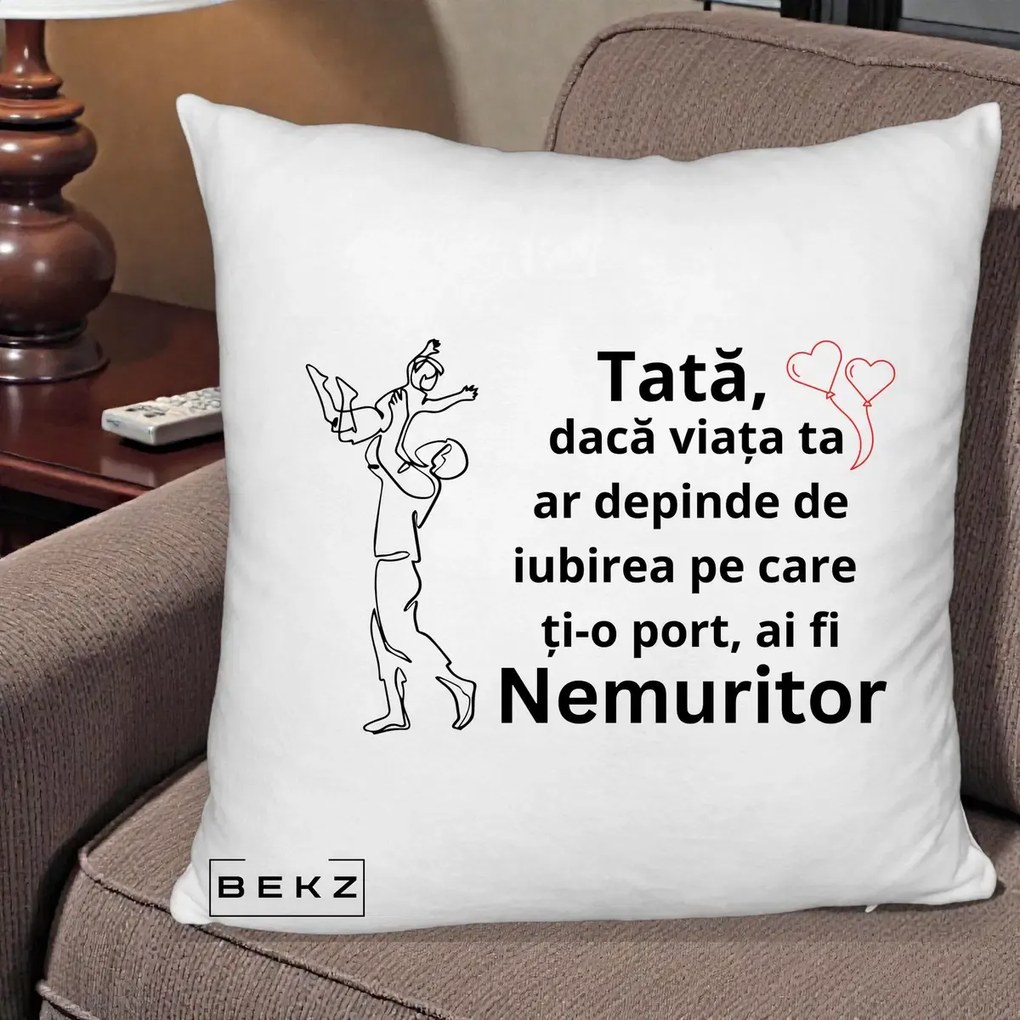 Cadou pentru Tata - Perna Personalizata Tata Nemuritor Joaca in Aer, 40x40 cm, Alb Pufos, Husa Detasabila, Perna Inclusa, BEKZ®