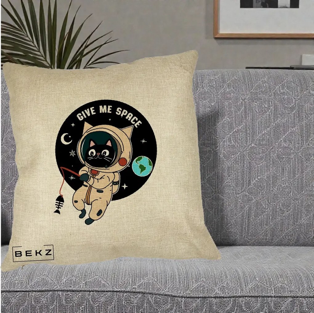 Perna Decorativa Give Me Space Pisica Astronaut, 40x40 cm, Crem, Husa Detasabila, Perna Inclusa, BEKZ®