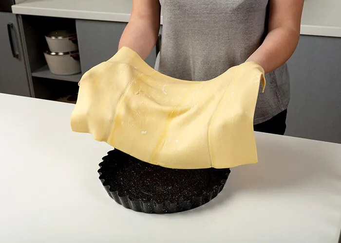 Forma tarta 28 cm cu margini ondulate si invelis stone antiaderent Nature NAVA NV 103 159