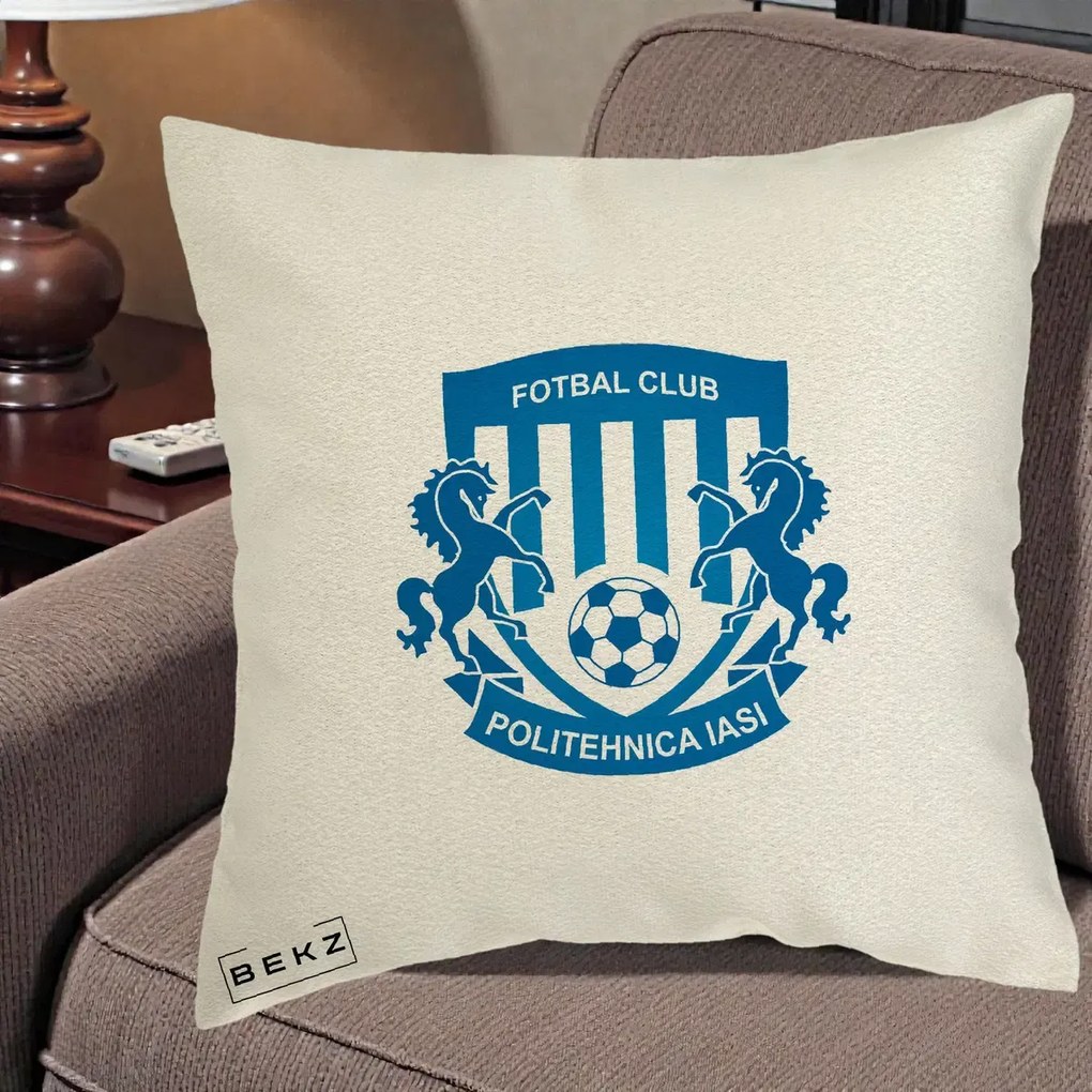 Perna Personalizata FC Politehnica Iasi Fotbal, 40x40 cm, Ecru, Husa Detasabila, Perna Inclusa, BEKZ®