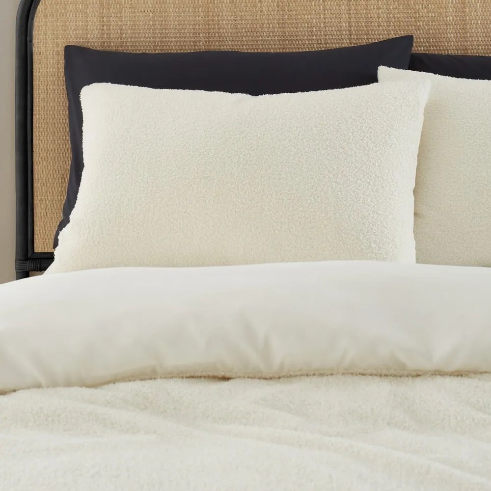 Lenjerie de pat crem din țesătură bouclé pentru pat dublu 200x200 cm Cosy – Catherine Lansfield