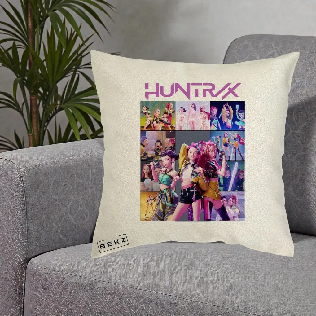 Perna Personalizata K-pop HUNTRX Colaj Animat Foto Grup, 40x40 cm, Ecru, Husa Detasabila, Perna Inclusa, BEKZ®