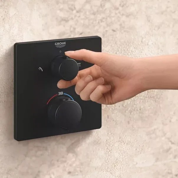 Sistem de dus incastrat Grohe Precision cu palarie patrata Vitalio Comfort 250 negru mat