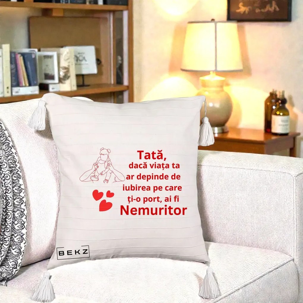 Cadou pentru Tata - Perna Personalizata Tata Nemuritor Mesaj Rosu, 40x40 cm, Bej cu Franjuri, Husa Detasabila, Perna Inclusa, BEKZ®