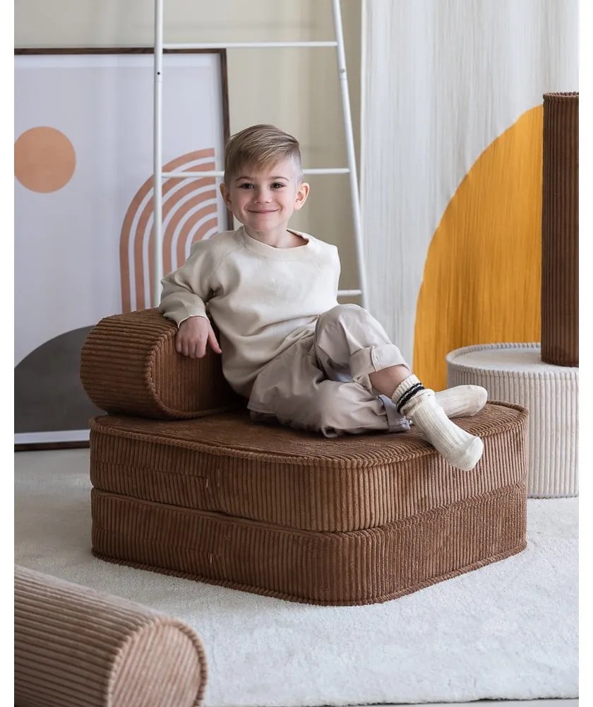 Fotoliu de copii maro cu tapițerie din catifea reiată Flip – Wigiwama