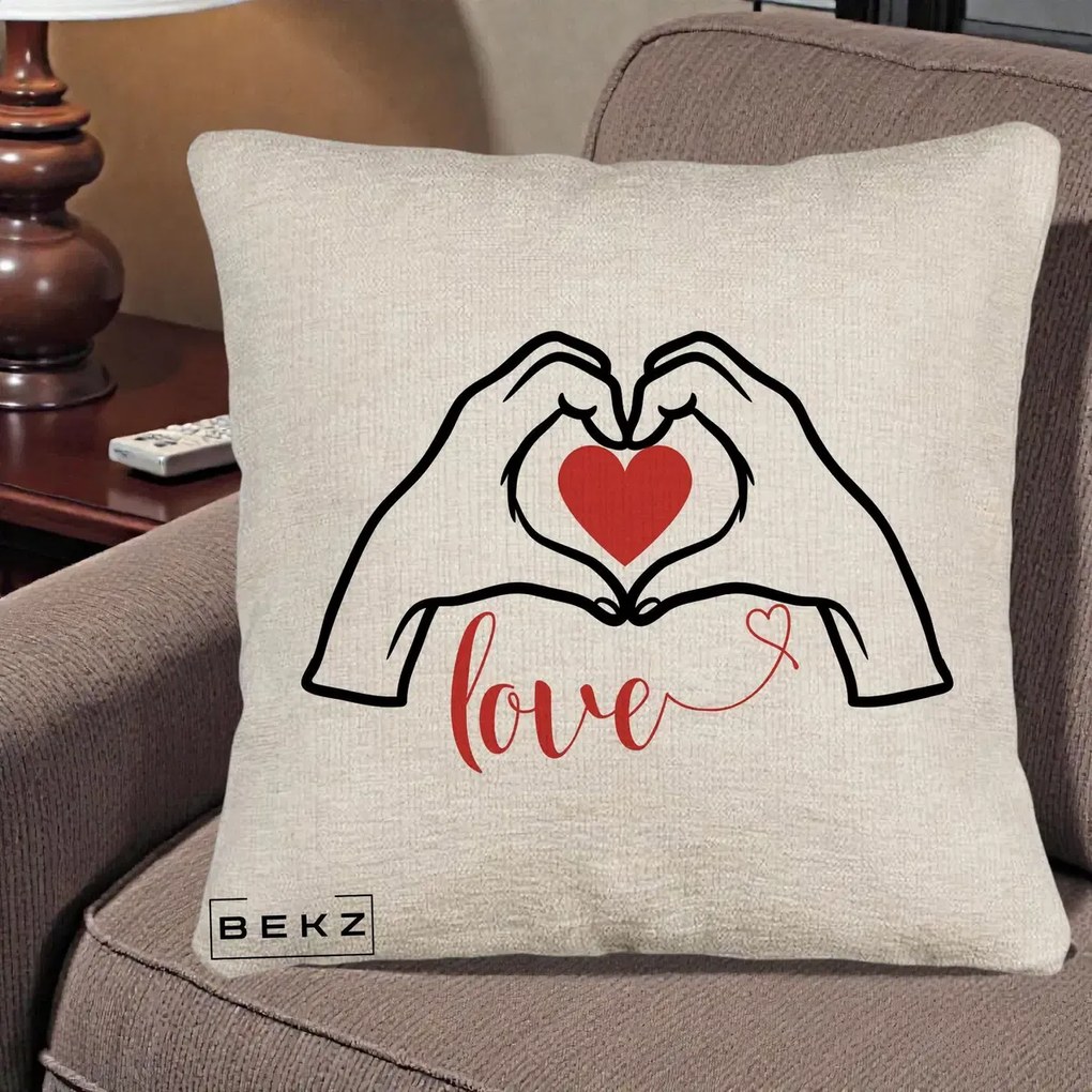 Perna Decorativa Love Maini Inima cu Inscriptie Love Rosu, 40x40 cm, Bej Canapea, Husa Detasabila, Perna Inclusa, BEKZ®