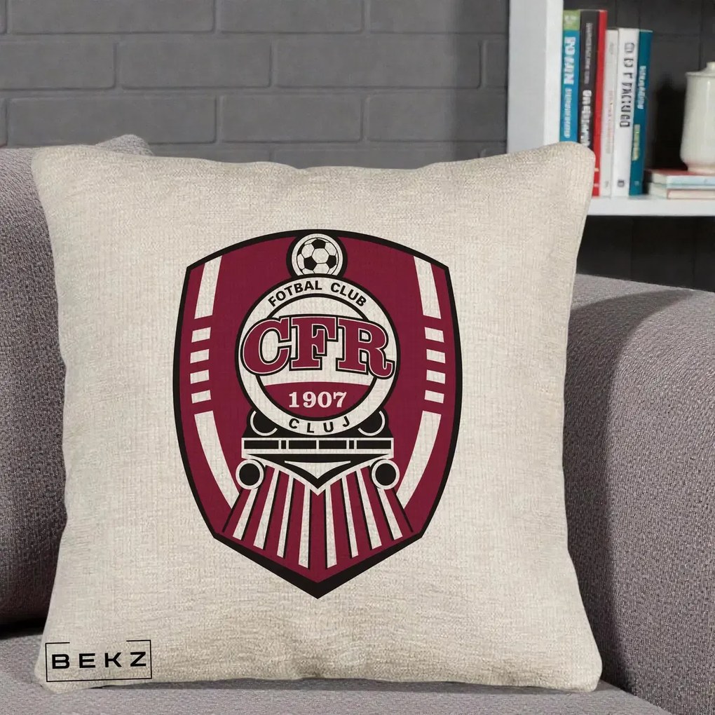 Perna Personalizata CFR Cluj Fotbal Club 1907, 40x40 cm, Bej Canapea, Husa Detasabila, Perna Inclusa, BEKZ®