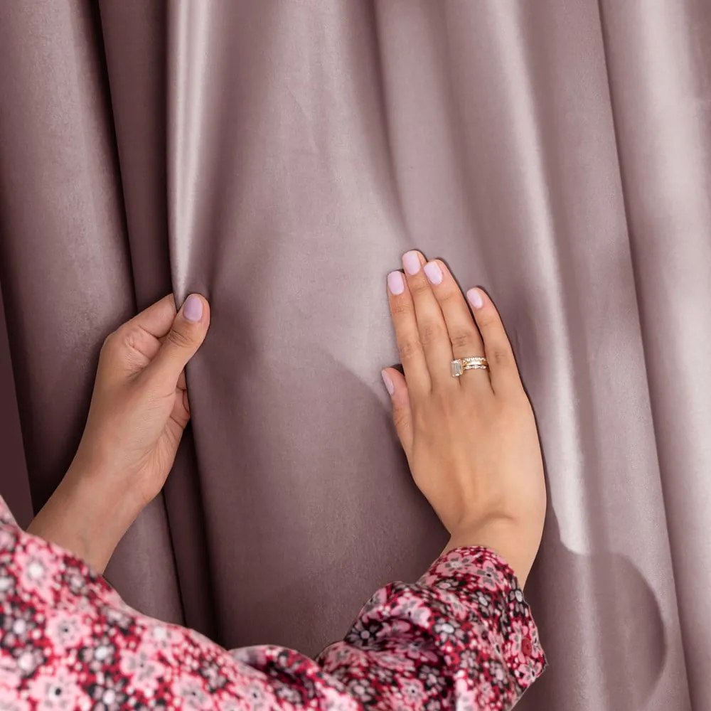 Draperie maro deschis dimout (semi-opacă) din catifea 140x245 cm Pleat – Restilo