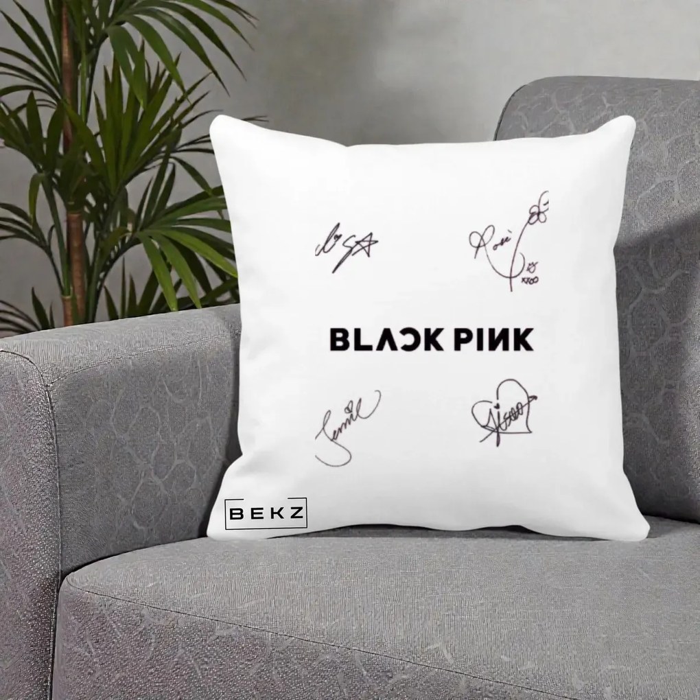 Perna Personalizata K-pop BLACKPINK Tinute Negre Grup Simplu, 40x40 cm, Alba Mata, Husa Detasabila, Perna Inclusa, BEKZ®
