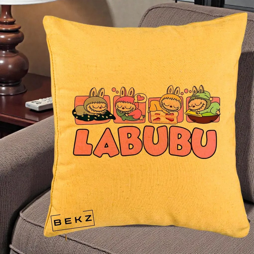 Perna Personalizata Labubu Sleeping Quad, 40x40 cm, Galben, Husa Detasabila, Perna Inclusa, BEKZ®