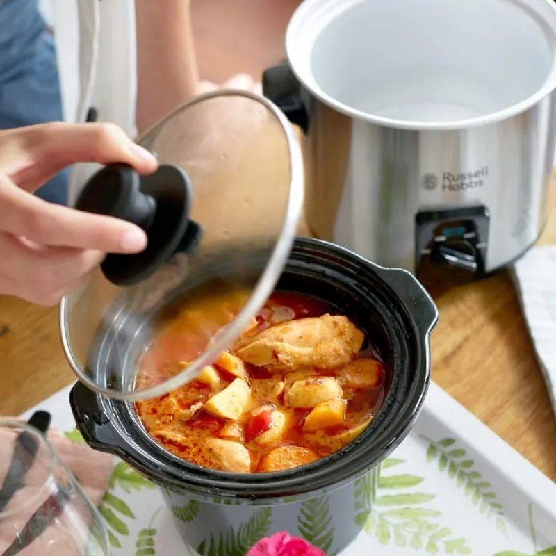 Russell Hobbs Compact Home Slow Cooker 25570-56, 145W, 2L, 3 setări de temperatură, vase ceramice, fără BPA și PFAS, negru/inox