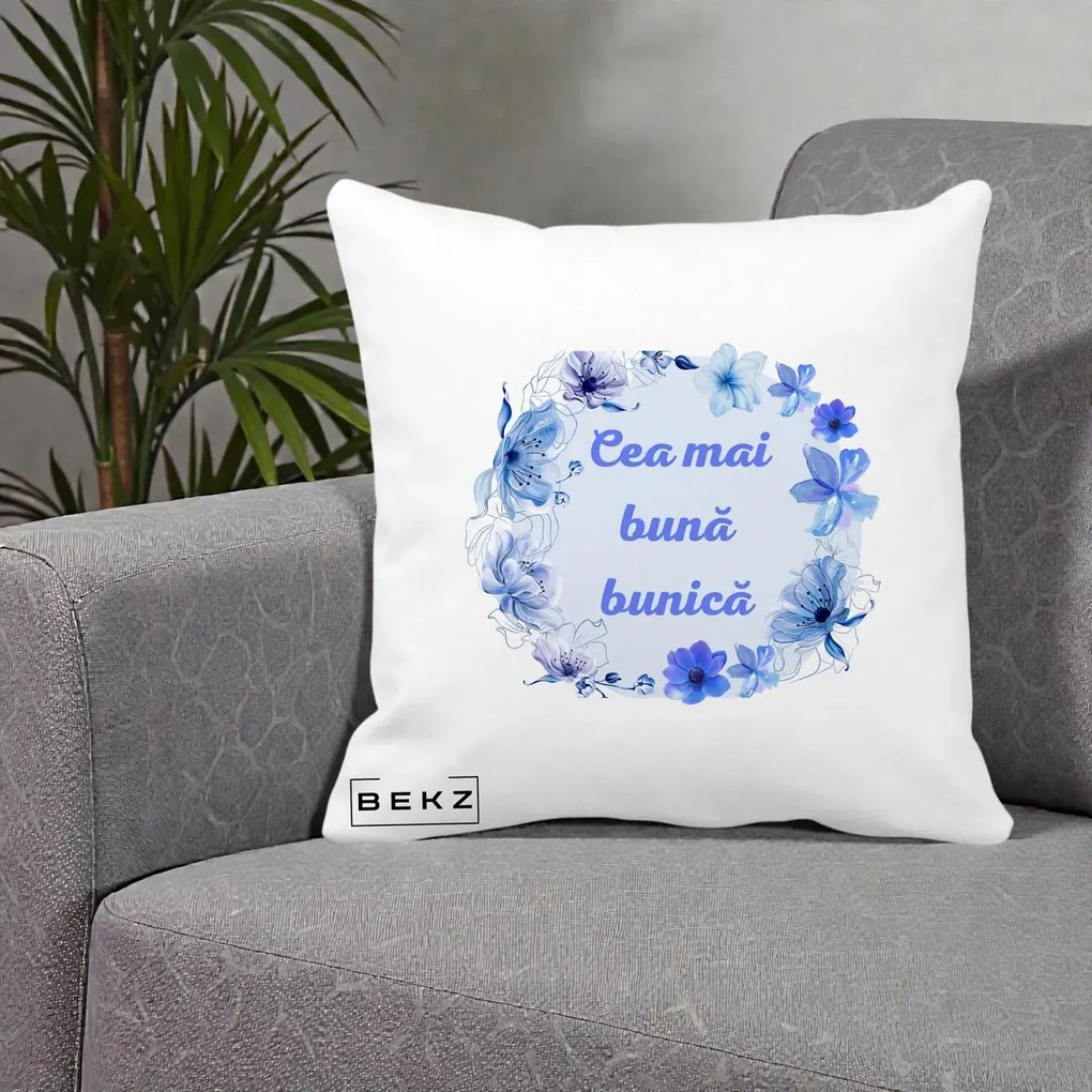 Cadou pentru Bunica - Perna Personalizata Cea Mai Buna Bunica Coronita Flori Albastre Acuarela, 40x40 cm, Alba Mata, Husa Detasabila, Perna Inclusa, BEKZ®
