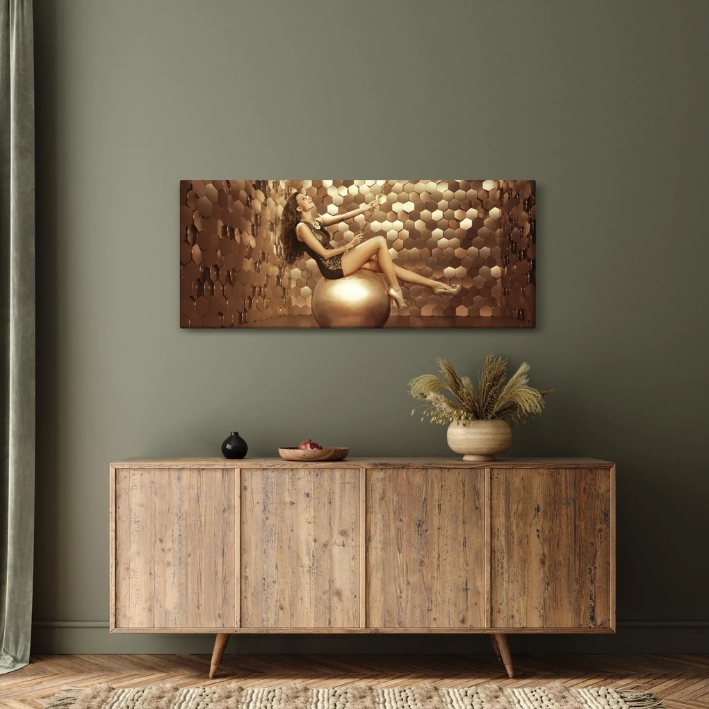 Tablou - Femeia în încăperea de aur (120x50 cm)
